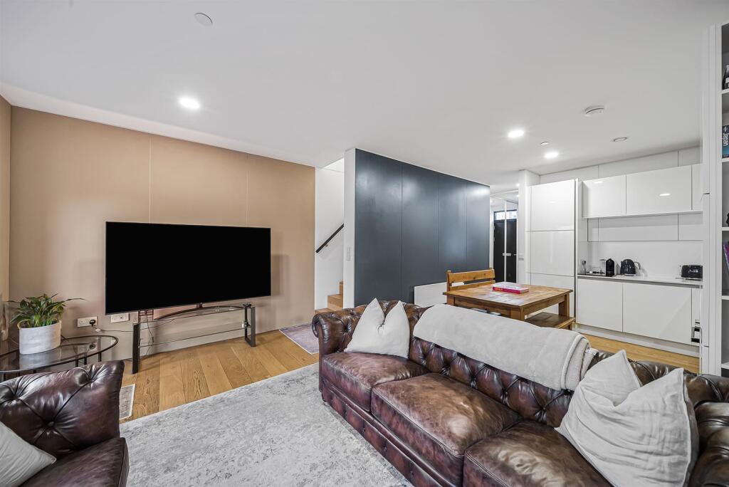 5 bedroom townhouse for sale in Senior Lane, Salford, M3